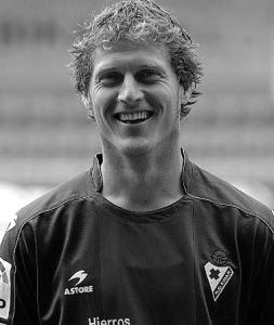 DOCU_DVA Deportes. Presentación oficial de la S.D. Eibar. 19-8-2008. David Acaz "Txiki".